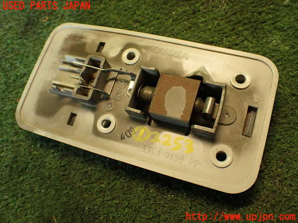 2UPJ-22536411]ランクル70系(BJ74V)ルームランプ1 (真中 2列目) 【ジャンク品】 中古_m0003.jpg