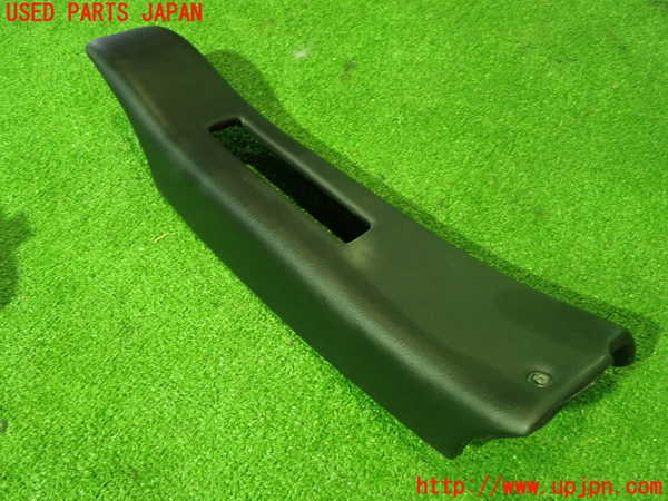 5UPJ-22557680]マセラティ・クーペ(MCP)左リアピラートリム 中古_m0002.jpg