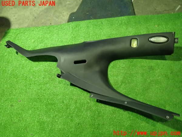 5UPJ-22557680]マセラティ・クーペ(MCP)左リアピラートリム 中古_m0003.jpg