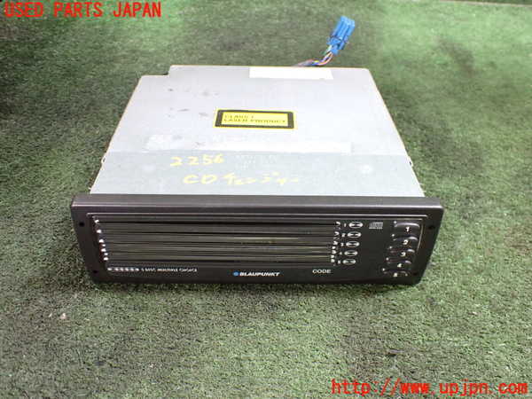 1UPJ-22566505]マセラティ・クアトロポルテ(MQP)CDチェンジャー 中古_m0001.jpg
