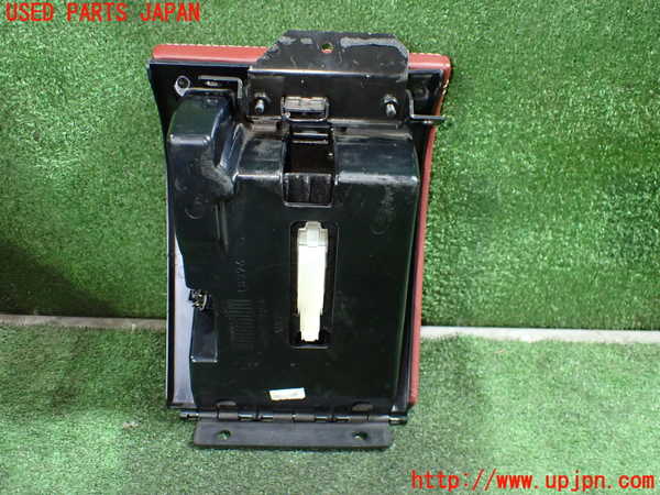 1UPJ-22567517]マセラティ・クアトロポルテ(MQP)グローブボックス2 (上側) 中古_m0003.jpg