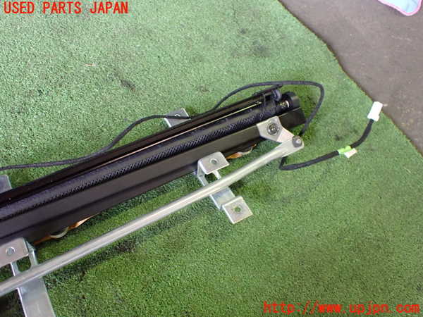 1UPJ-22567790]マセラティ・クアトロポルテ(MQP)リアサンシェード 中古_m0002.jpg