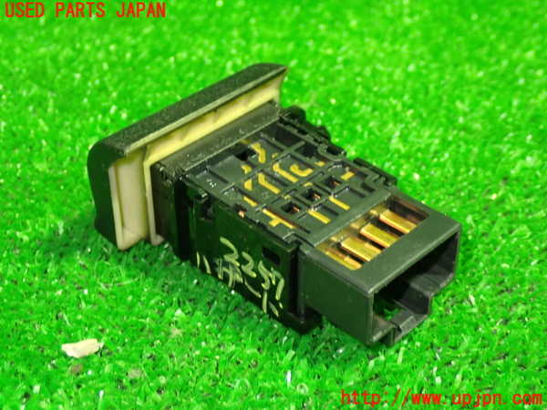 5UPJ-22576290]シルビア(S14)ハザードスイッチ 中古_m0003.jpg