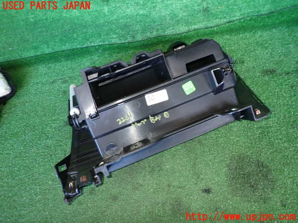 2UPJ-22617516]キャデラック・ATS(A1SL)グローブボックス1 中古_m0005.jpg