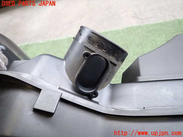 2UPJ-22632560]BMW 320d(3D20)(F30)エアクリーナーボックス 中古_m0002.jpg