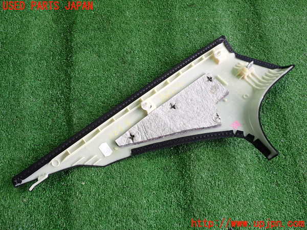 5UPJ-22637675]BMW 320d(3D20)(F30)右リアピラートリム 中古_m0002.jpg