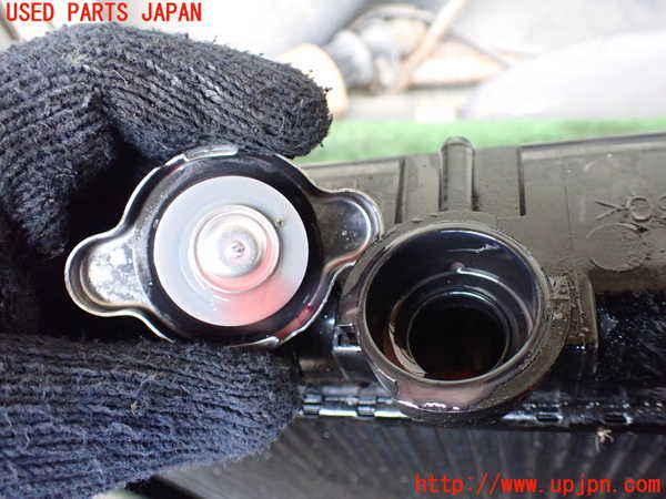5UPJ-22652321]ランクルプラド(KZJ78W)ラジエーター1 中古_m0004.jpg