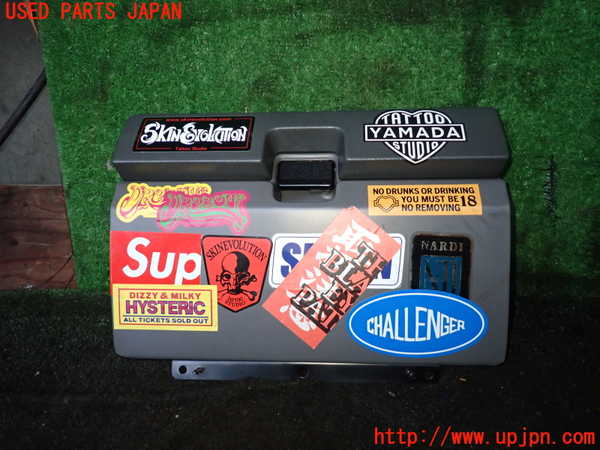 5UPJ-22657516]ランクルプラド(KZJ78W)グローブボックス1 中古_m0001.jpg