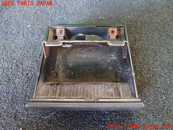 5UPJ-22657821]ランクルプラド(KZJ78W)灰皿1 中古_m0002.jpg
