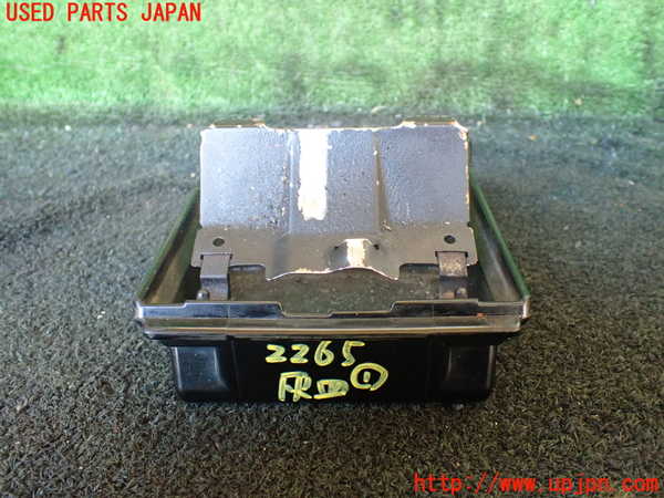 5UPJ-22657821]ランクルプラド(KZJ78W)灰皿1 中古_m0003.jpg