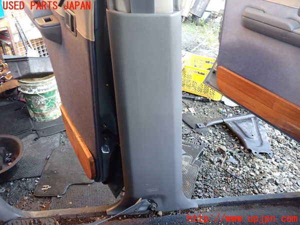 5UPJ-22657670]ランクルプラド(KZJ78W)左センターピラートリム 中古_m0001.jpg