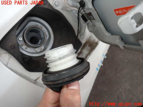 2UPJ-22661690]インプレッサ WRX-STi(GVB)フューエルリッド 中古_m0003.jpg