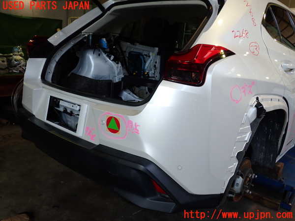 2UPJ-22681610]レクサス・UX250h(MZAH10)リアバンパー 中古_m0002.jpg