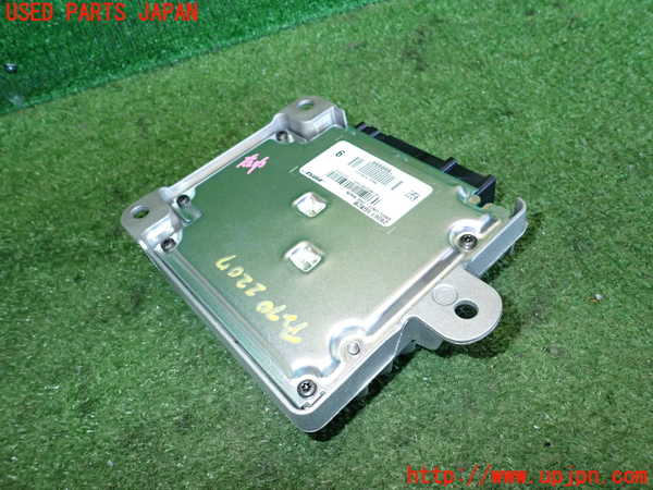 5UPJ-22706525]フェアレディZ(Z34)アンプ 中古_m0002.jpg