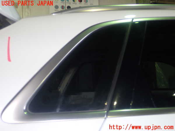 5UPJ-22711380]アウディ・Q3(F3DFGF)右クォーターガラス 中古_m0001.jpg