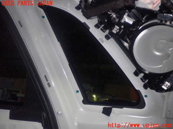 5UPJ-22711380]アウディ・Q3(F3DFGF)右クォーターガラス 中古_m0002.jpg