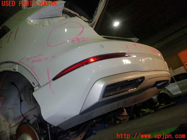 5UPJ-22711610]アウディ・Q3(F3DFGF)リアバンパー 中古_m0002.jpg