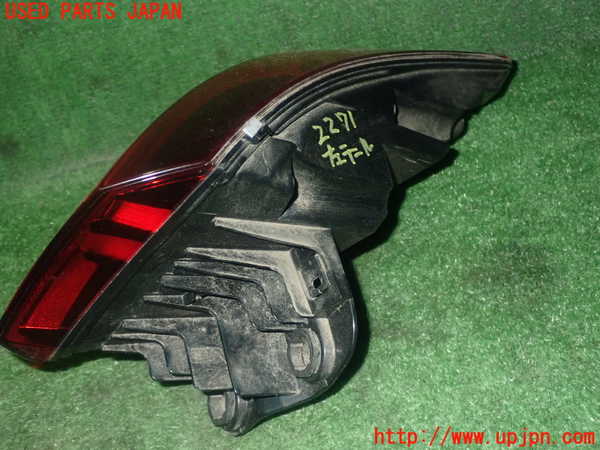 5UPJ-22711536]アウディ・Q3(F3DFGF)左テールランプ 中古_m0003.jpg