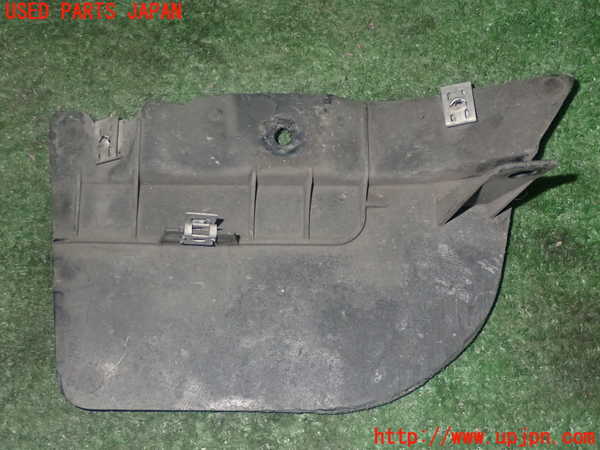 5UPJ-22711456]アウディ・Q3(F3DFGF)左リアマッドガード(泥除け) 中古_m0002.jpg