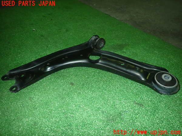 5UPJ-22715176]アウディ・Q3(F3DFGF)右フロントロアアーム1 中古_m0002.jpg