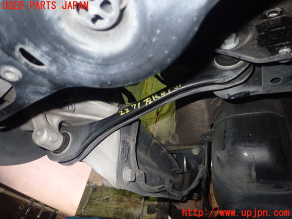 5UPJ-22715226]アウディ・Q3(F3DFGF)左リアロアアーム1 中古_m0001.jpg