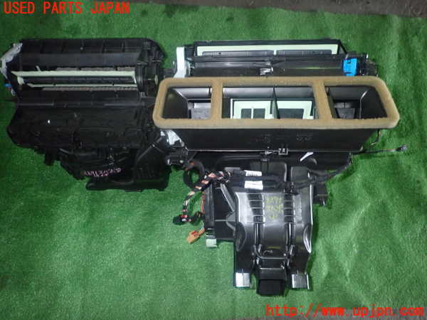 5UPJ-22716081]アウディ・Q3(F3DFGF)エバポレーター1 中古_m0001.jpg
