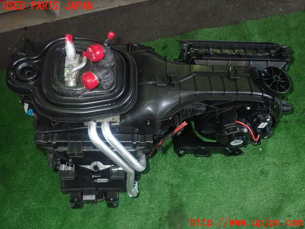 5UPJ-22716081]アウディ・Q3(F3DFGF)エバポレーター1 中古_m0002.jpg
