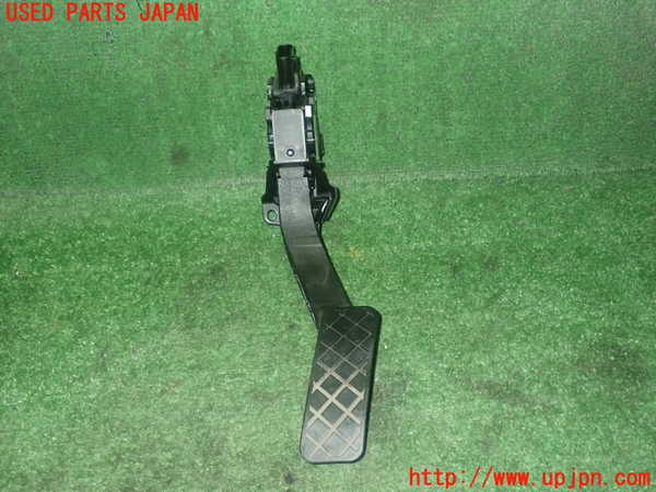 5UPJ-22716382]アウディ・Q3(F3DFGF)センサー2 中古_m0001.jpg