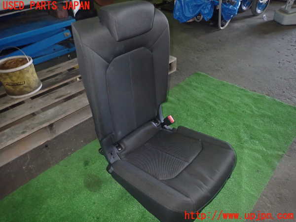 5UPJ-22717405]アウディ・Q3(F3DFGF)右リアシート 中古_m0001.jpg