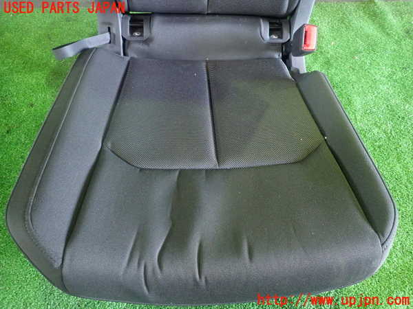 5UPJ-22717405]アウディ・Q3(F3DFGF)右リアシート 中古_m0003.jpg