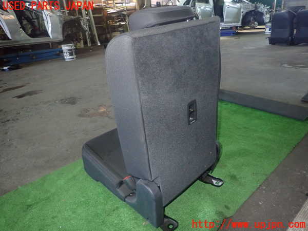 5UPJ-22717405]アウディ・Q3(F3DFGF)右リアシート 中古_m0004.jpg