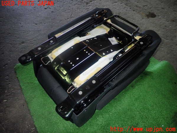 5UPJ-22717405]アウディ・Q3(F3DFGF)右リアシート 中古_m0005.jpg