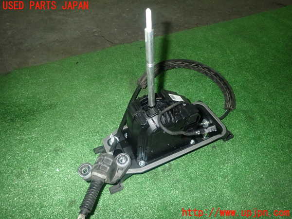 5UPJ-22717555]アウディ・Q3(F3DFGF)ATシフトレバー 中古_m0001.jpg