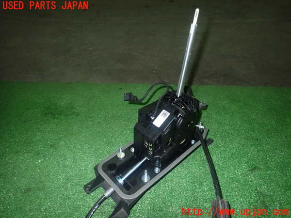 5UPJ-22717555]アウディ・Q3(F3DFGF)ATシフトレバー 中古_m0002.jpg