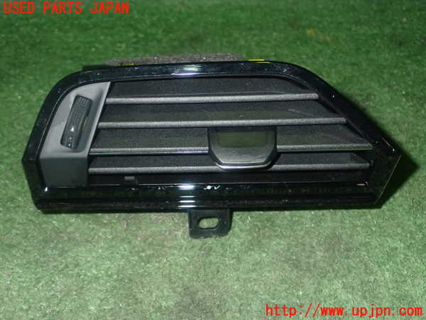 5UPJ-22717527]アウディ・Q3(F3DFGF)エアコン吹き出し口2（左） 中古_m0001.jpg