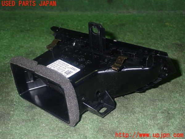 5UPJ-22717527]アウディ・Q3(F3DFGF)エアコン吹き出し口2（左） 中古_m0003.jpg