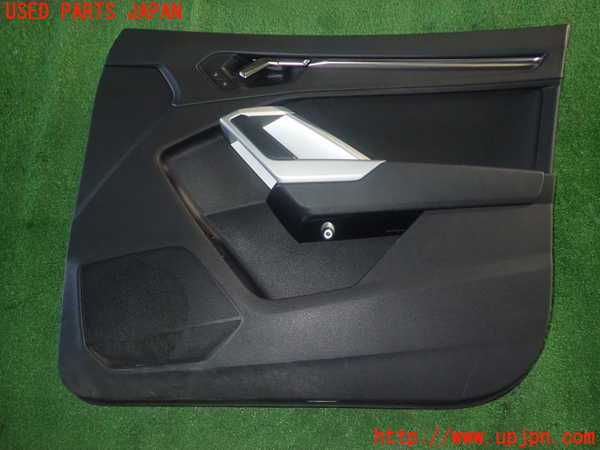 5UPJ-22711234]アウディ・Q3(F3DFGF)右前ドア内張り 中古_m0001.jpg