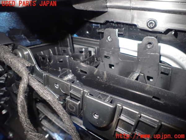 5UPJ-22711234]アウディ・Q3(F3DFGF)右前ドア内張り 中古_m0004.jpg