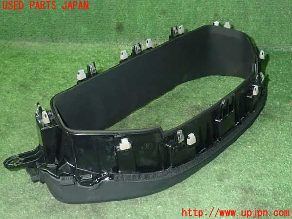 5UPJ-22717510]アウディ・Q3(F3DFGF)メーターフード 中古_m0003.jpg