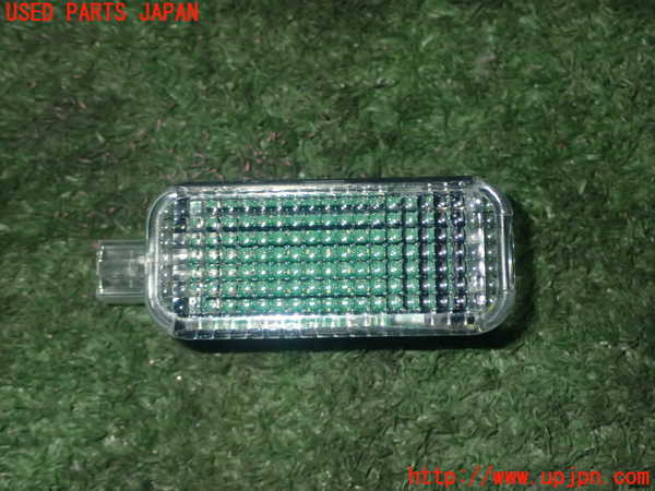 5UPJ-22716413]アウディ・Q3(F3DFGF)ルームランプ3（ラゲッジ） 中古_m0001.jpg