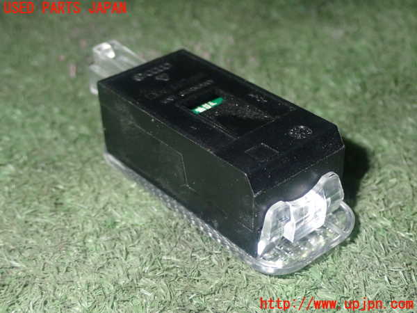 5UPJ-22716413]アウディ・Q3(F3DFGF)ルームランプ3（ラゲッジ） 中古_m0002.jpg