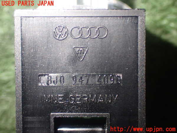 5UPJ-22716413]アウディ・Q3(F3DFGF)ルームランプ3（ラゲッジ） 中古_m0004.jpg