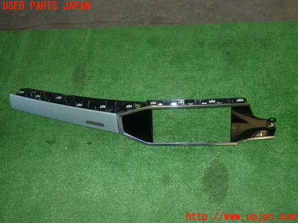 5UPJ-22717691]アウディ・Q3(F3DFGF)内装トリム類1 中古_m0001.jpg