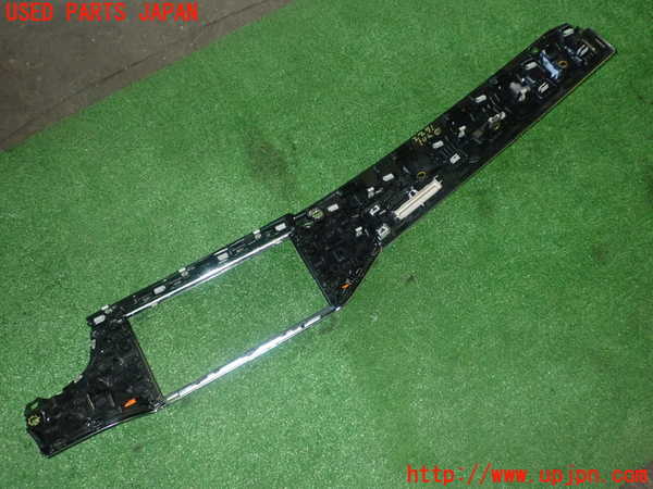 5UPJ-22717691]アウディ・Q3(F3DFGF)内装トリム類1 中古_m0004.jpg