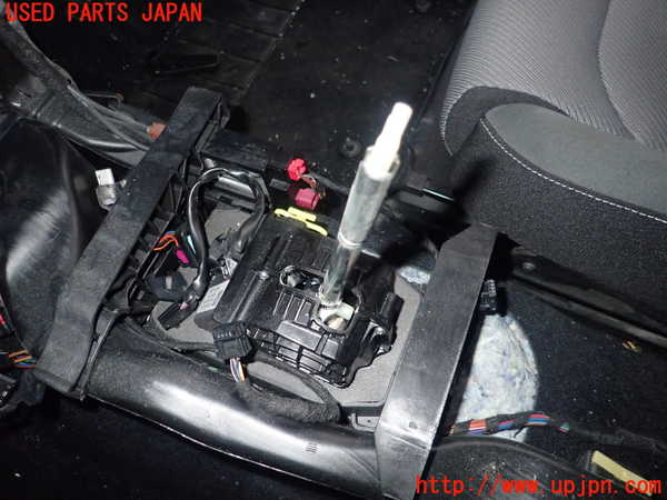 5UPJ-22727555]VW ゴルフ ヴァリアント(AUCHP)ATシフトレバー 中古_m0001.jpg