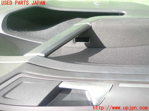 5UPJ-22721264]VW ゴルフ ヴァリアント(AUCHP)左前ドア内張り 中古_m0002.jpg