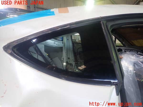 5UPJ-22741380]８６(BRZ)(ZN6)右クォーターガラス 43R-007952 中古_m0001.jpg