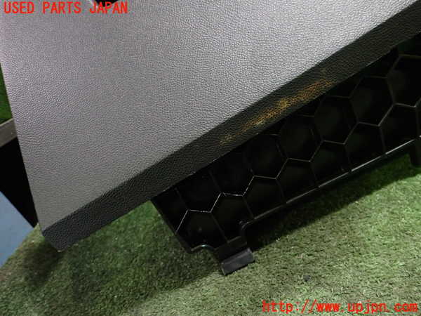 5UPJ-22757516]シボレー・カマロ(不明)グローブボックス1 中古_m0002.jpg