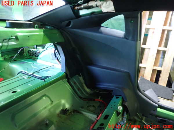 5UPJ-22757680]シボレー・カマロ(不明)左リアピラートリム 中古_m0001.jpg