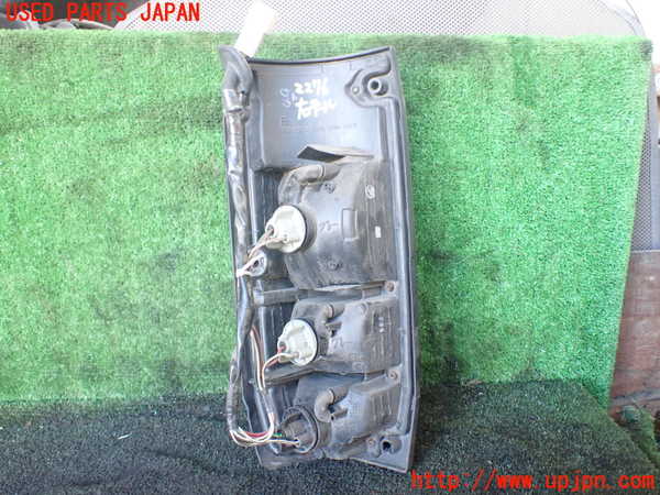 5UPJ-22761530]ランクルプラド(KZJ78W)右テールランプ 中古_m0003.jpg